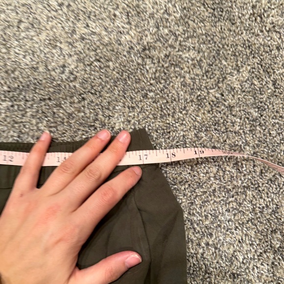 Lululemon Essential Affinity Mid Rise Jogger
Dark Olive size 12 EUC - Picture 4 of 6